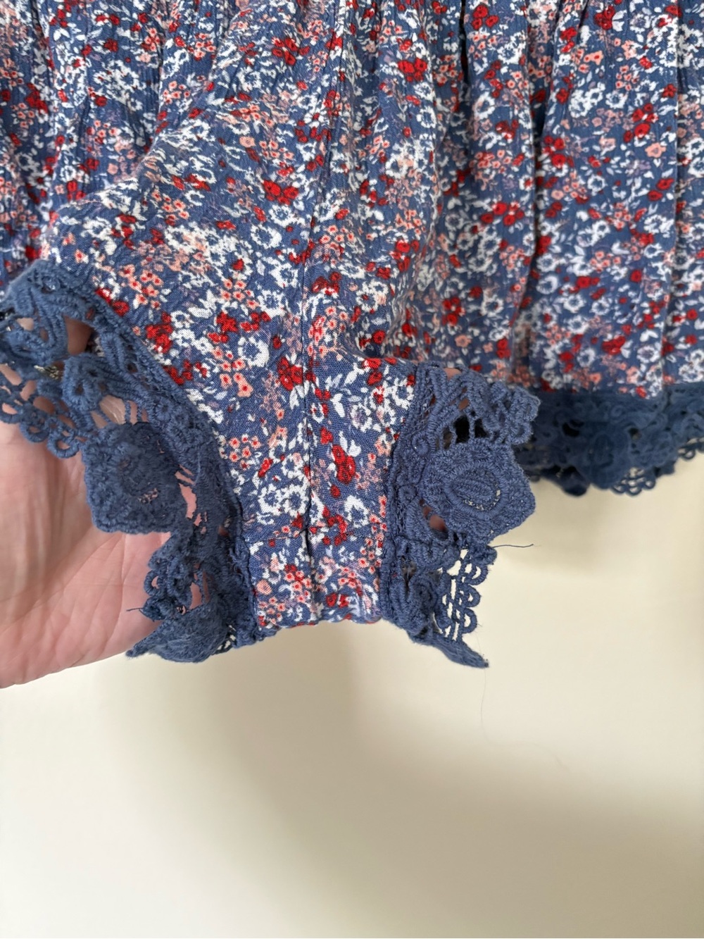 Xhilaration Blue Floral Smocked Waist Lace Shorts Size Small - Picture 7 of 9